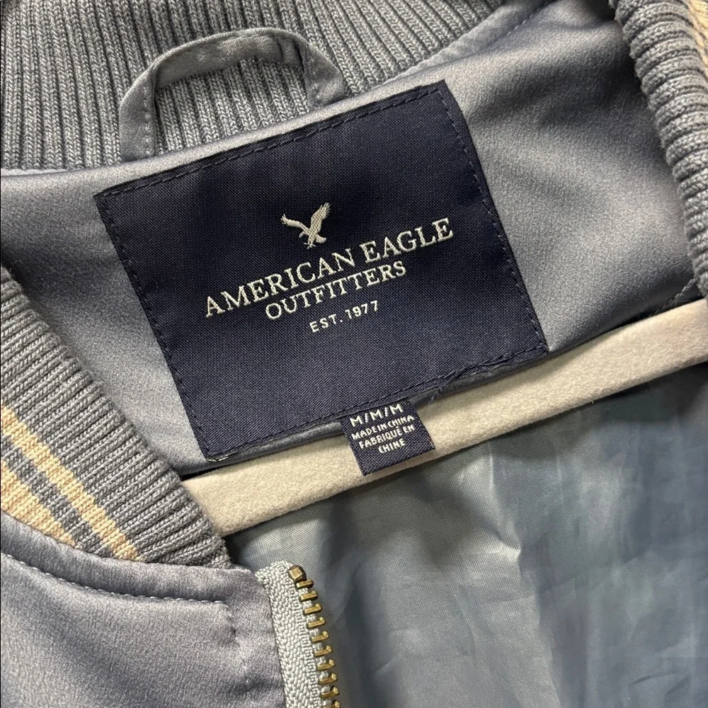 AMERICAN EAGLE SIZE M SATIN FLORAL EMBROIDERED BOMBER JACKET WOMEN BLUE - Picture 2 of 6